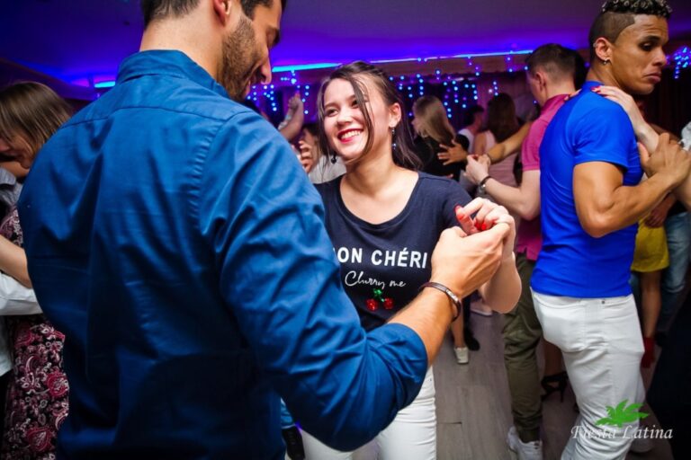 Salsa dance classes with Danza Latina, Portland