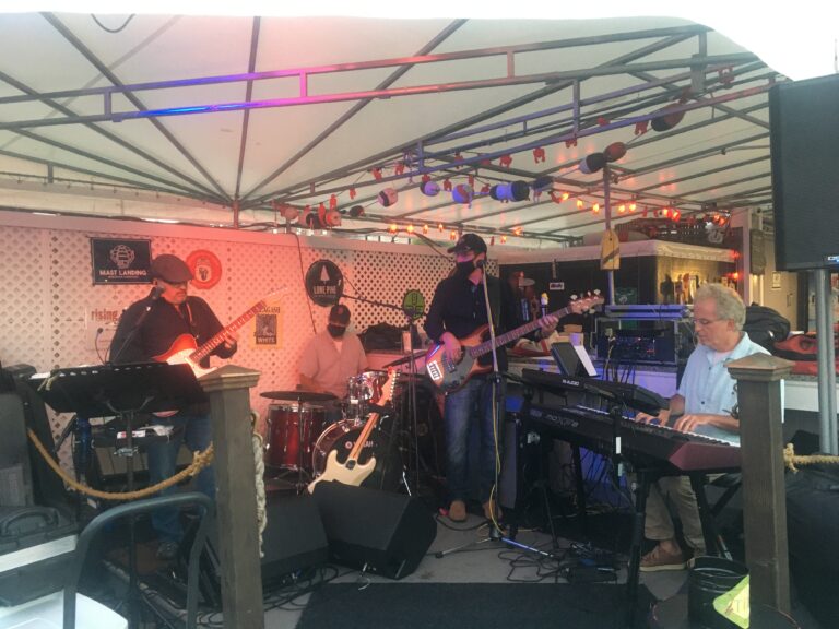 LIVE MUSIC: DELTA KNIGHTS